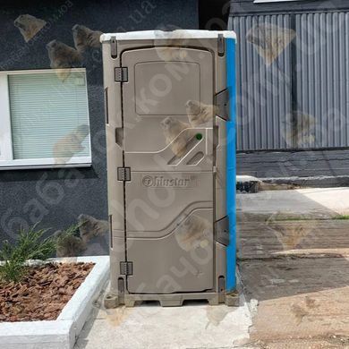 Туалетна кабіна T Blustar RapidLoo STAR (blu stark b04) у використанні біля складського приміщення