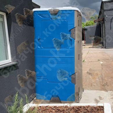 Туалетна кабіна T Blustar RapidLoo STAR (blu stark b04) у використанні біля складського приміщення