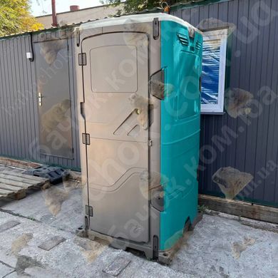 Туалетна Кабіна T Blustar RapidLoo STAR (verde tiffany v07) у використанні під час будівництва
