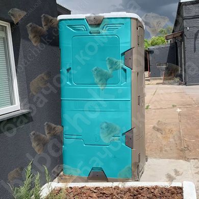 Туалетна кабіна T Blustar RapidLoo STAR (verde tiffany v07) у використанні біля складського приміщення