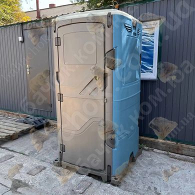 Туалетна Кабіна T Blustar RapidLoo STAR (azure e/749) у використанні під час будівництва