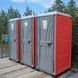 Три Туалетні Кабіни Armal CUBE Bright Red у використанні під час будівництва приватного будику