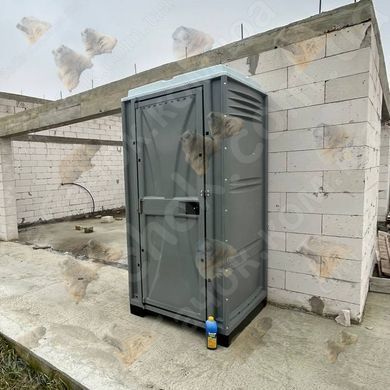 Туалетна Кабіна Armal CUBE Ash Grey у використанні під час будівництва