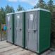 Три Туалетні Кабіни Armal CUBE Pine Green у використанні під час будівництва приватного будику