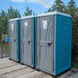 Три Туалетні Кабіни Armal CUBE Turquoise у використанні під час будівництва приватного будику