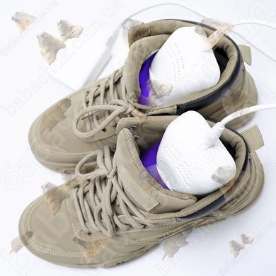 Сушарка Shoe Dryer R8 10W USB під час використання в середині взуття